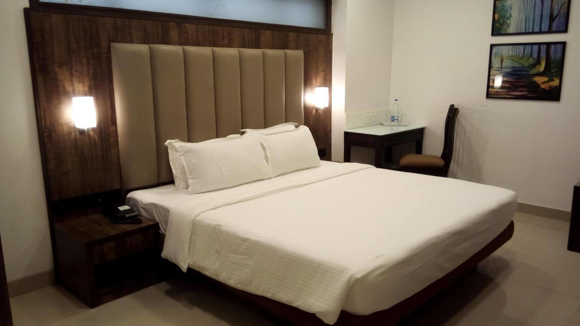 Golden Chariot The Boutique Hotel Mumbai Exteriör bild