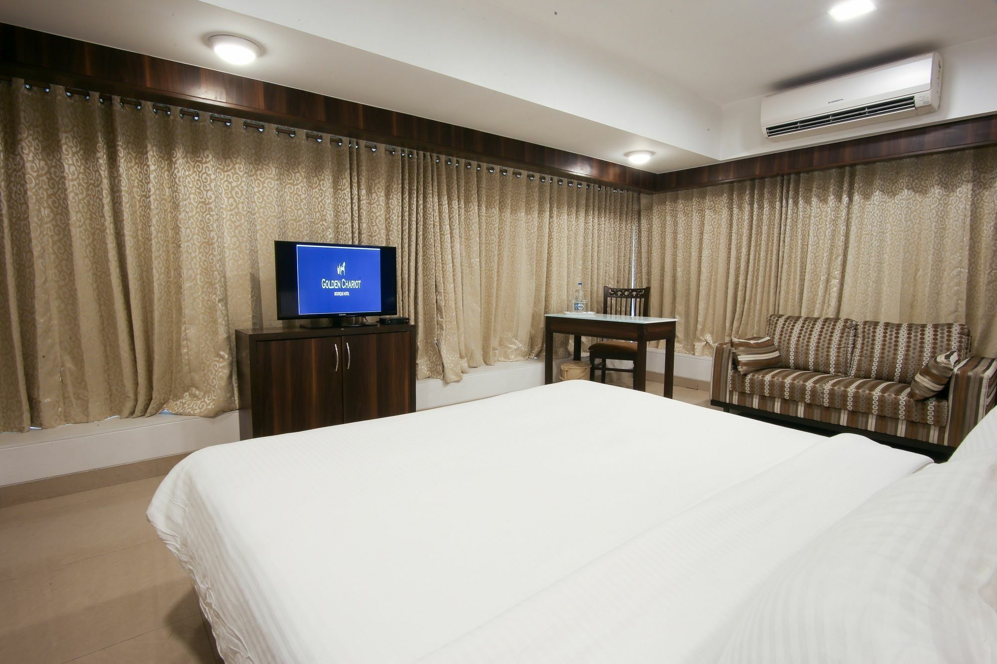 Golden Chariot The Boutique Hotel Mumbai Exteriör bild
