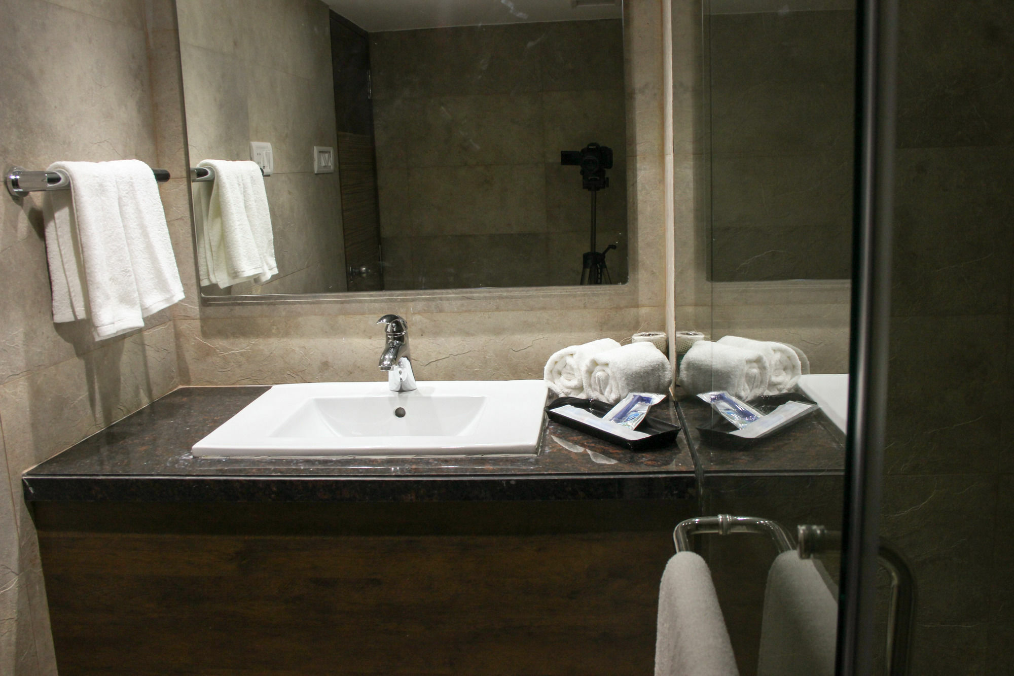 Golden Chariot The Boutique Hotel Mumbai Exteriör bild